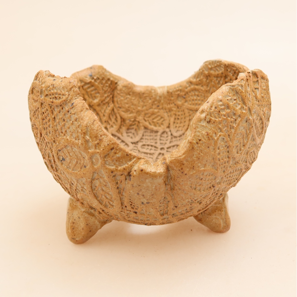 Ceramiczna muszla 8,5 x 8,5 x 6 cm, kolor beżowy