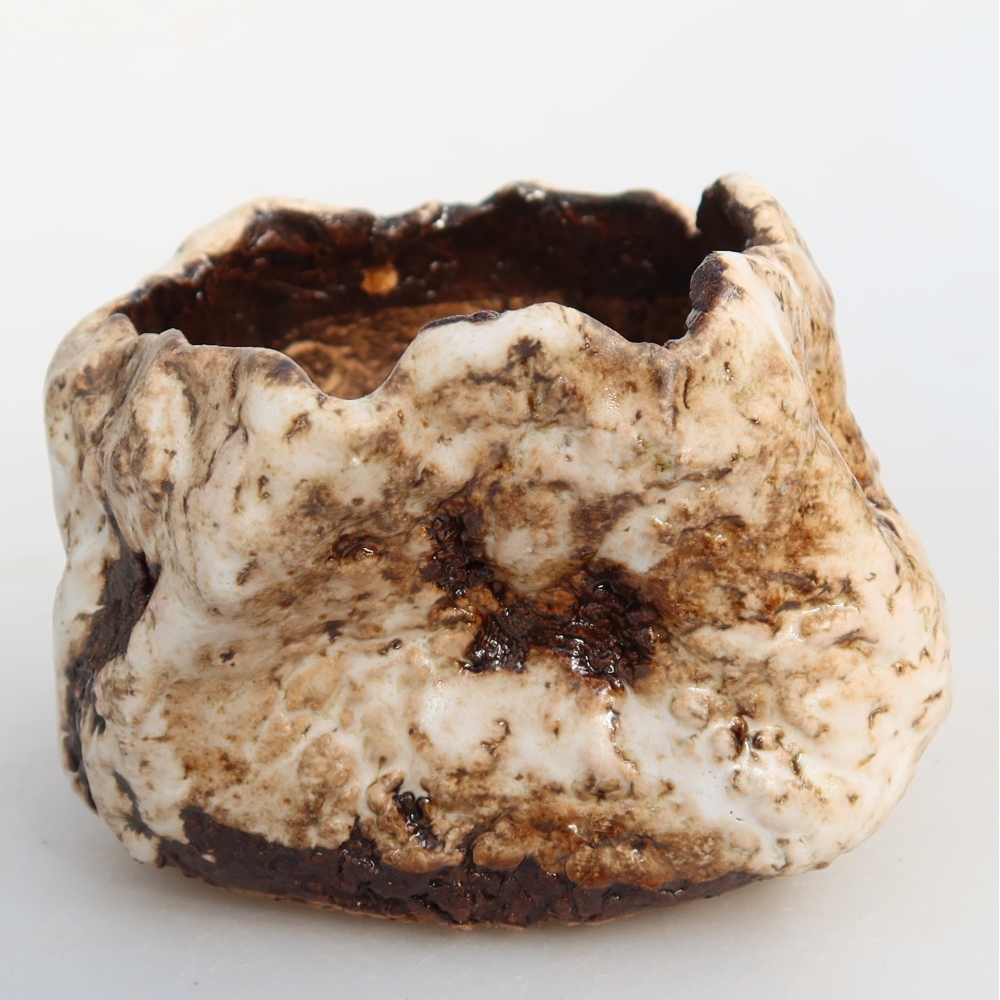 Ceramiczna skorupa  7 x 7 x 6 cm, kolor biało-brązowy