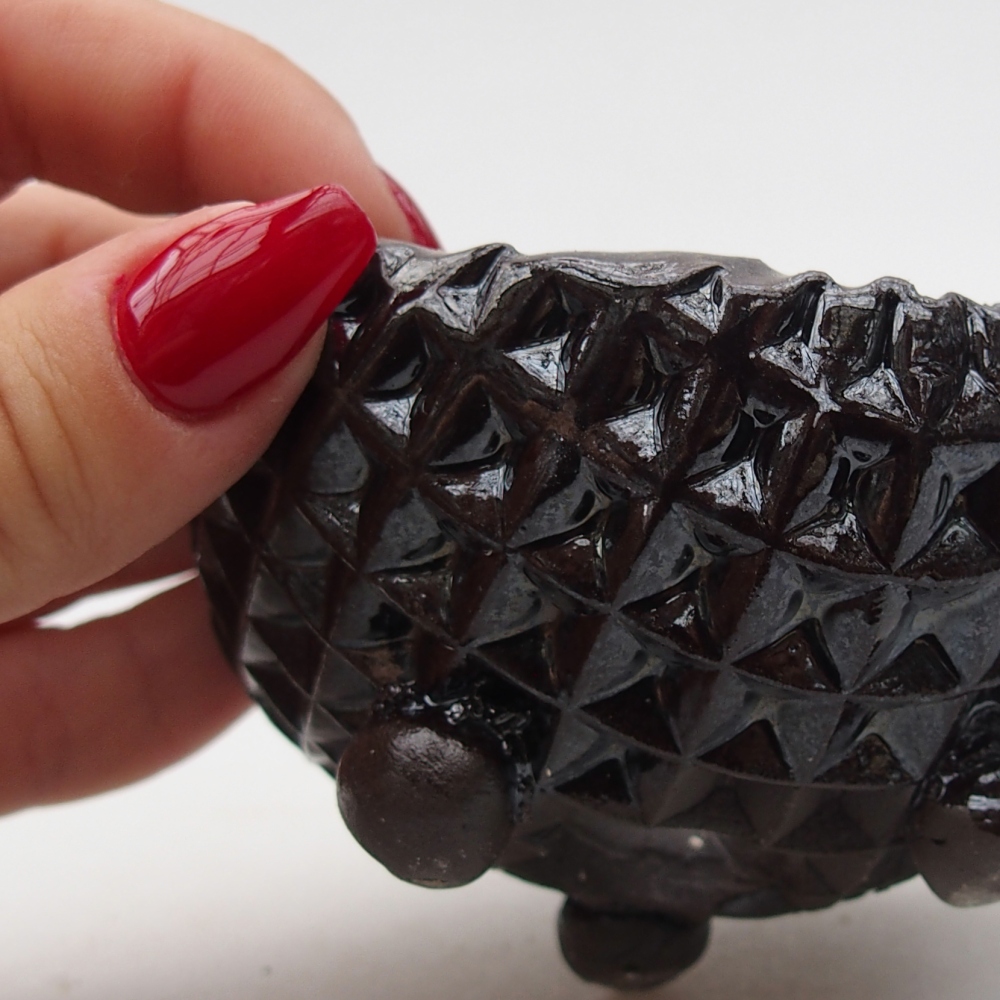 Ceramiczna muszla 8,5 x 8 x 6 cm, kolor czarny