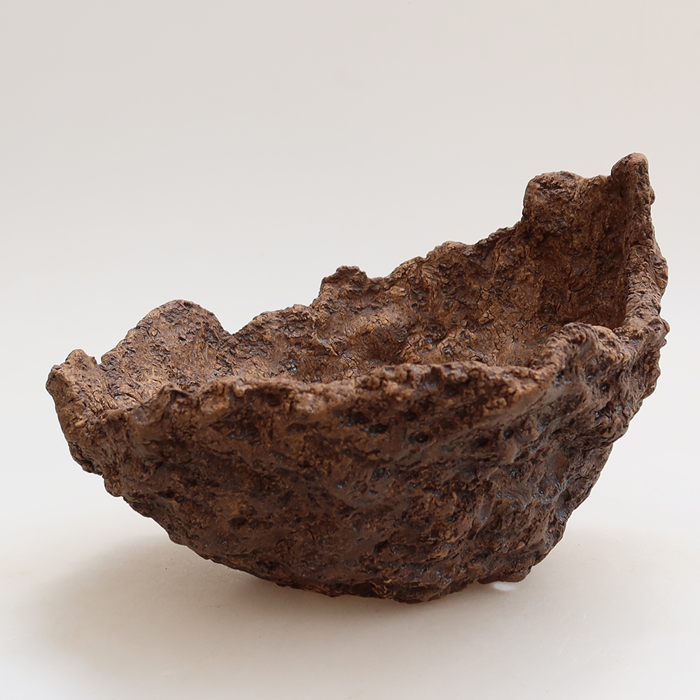Ceramiczna skorupa 18 x 16 x 13,5 cm, kolor brązowy