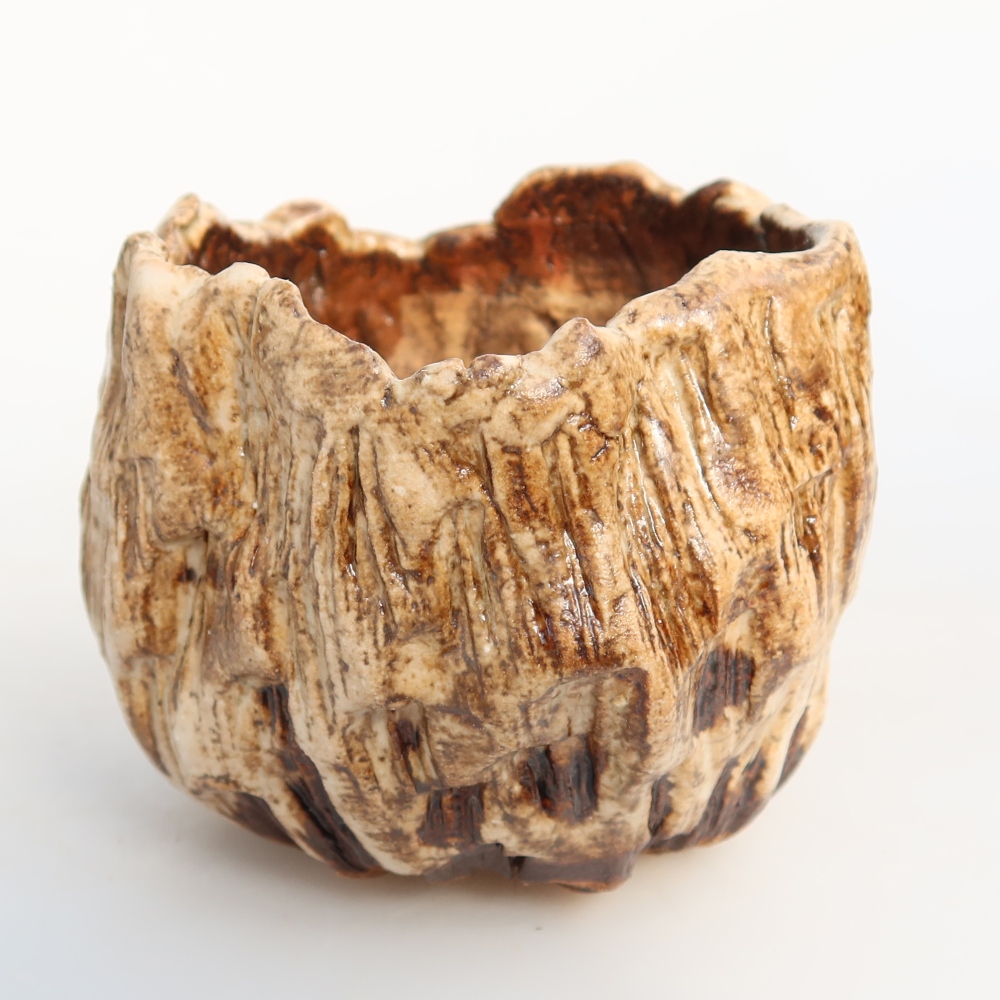 Ceramiczna skorupa  7 x 7 x 6,5 cm, kolor biało-brązowy