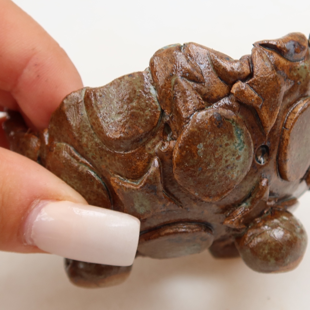 Ceramiczna skorupa  9 x 8 x 5 cm, kolor brązowo-zielony