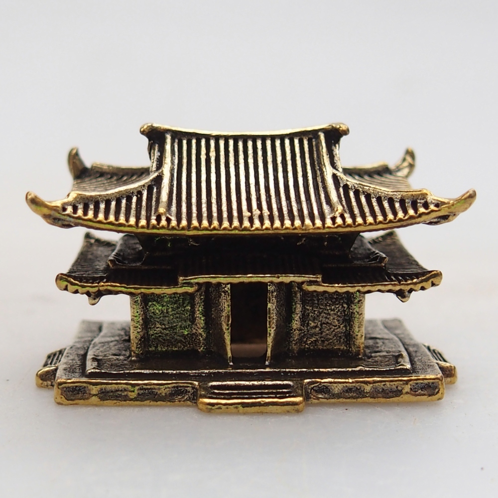 Metalowa figurka - chatka