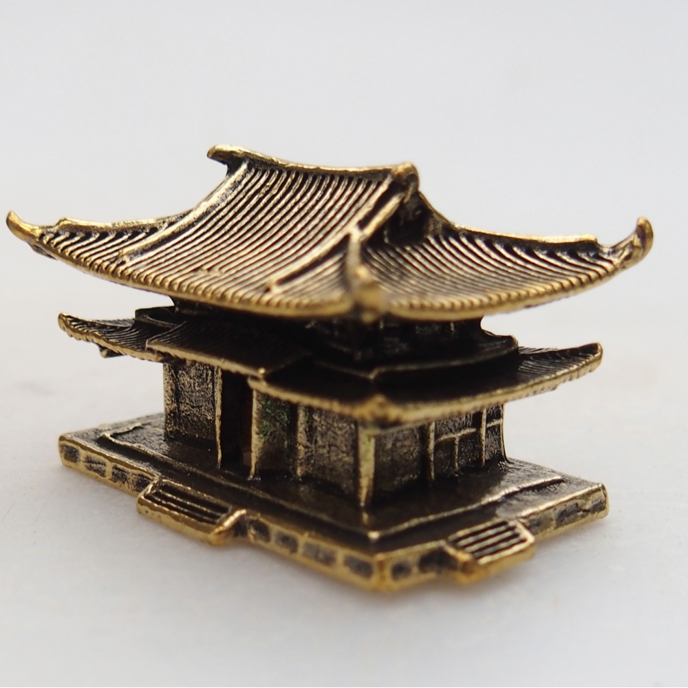 Metalowa figurka - chatka