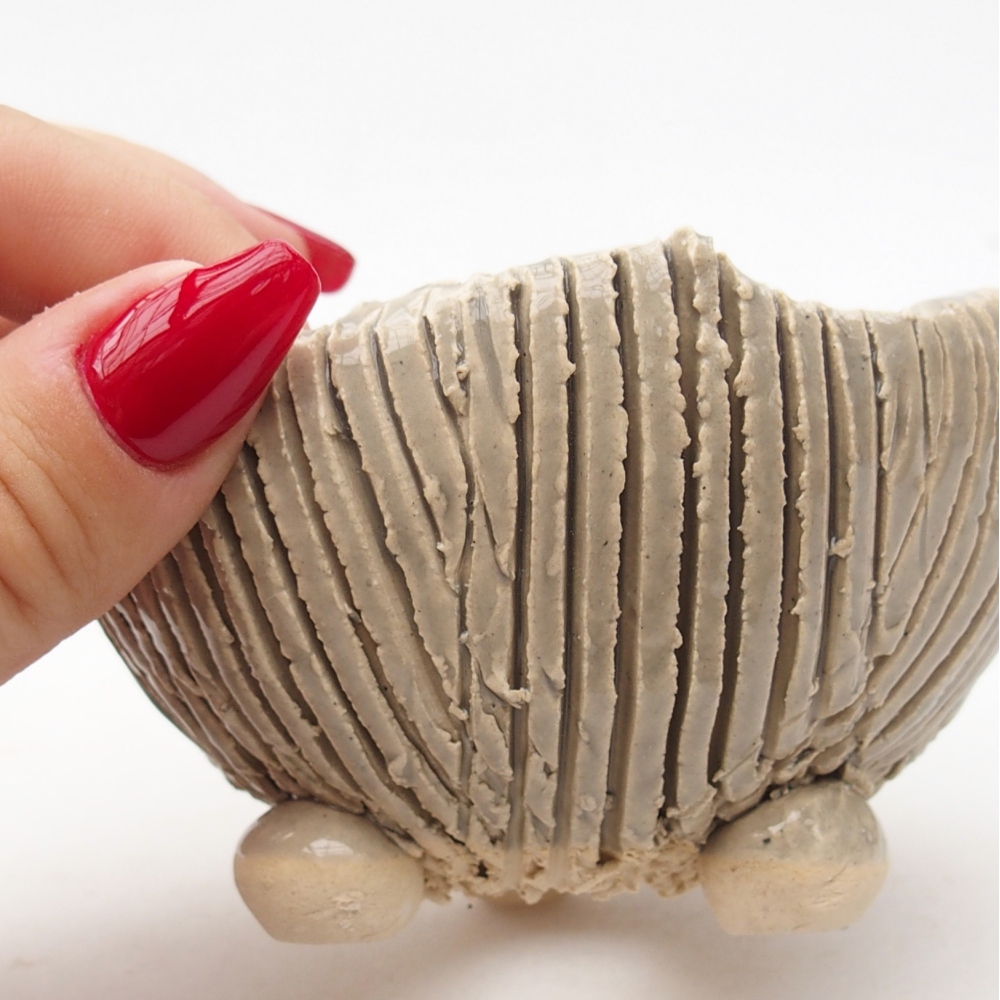 Ceramiczna muszla 9 x 8 x 6 cm, kolor beżowy