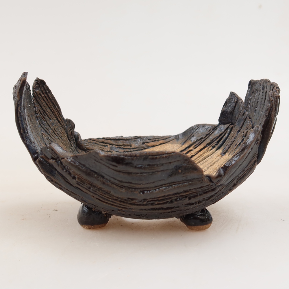 Ceramiczna skorupa  11 x 8,5 x 6,5 cm, kolor czarno-zielony