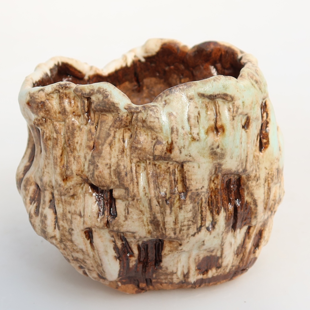 Ceramiczna skorupa  7 x 7 x 6,5 cm, kolor biało-brązowy