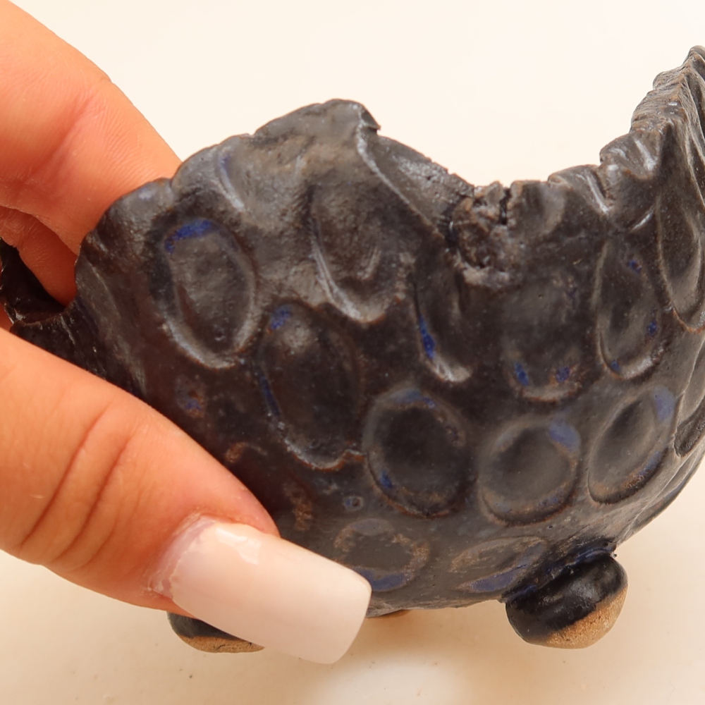 Ceramiczna skorupa  10,5 x 10 x 7,5 cm, kolor czarno-niebieski