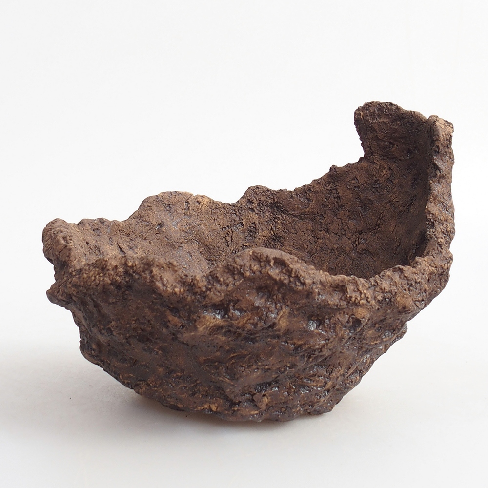 Ceramiczna skorupa 14 x 13 x 12 cm, kolor brązowy