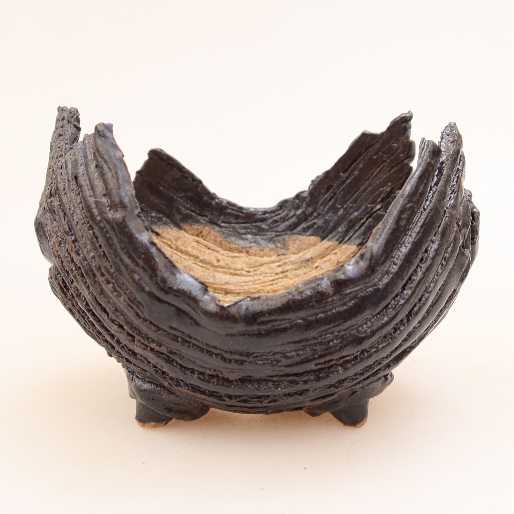 Ceramiczna skorupa  10 x 9 x 7,5 cm, kolor czarno-niebieski