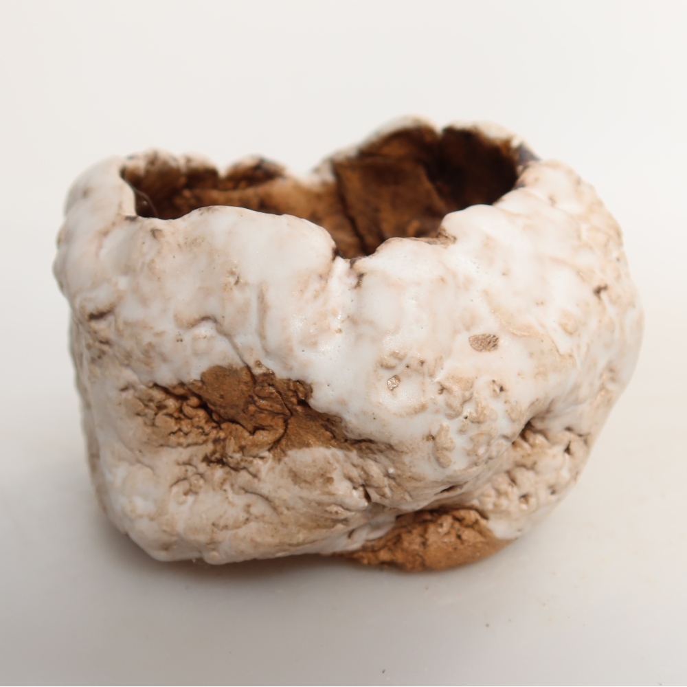 Ceramiczna skorupka  7,5 x 7 x 6 cm, kolor biały
