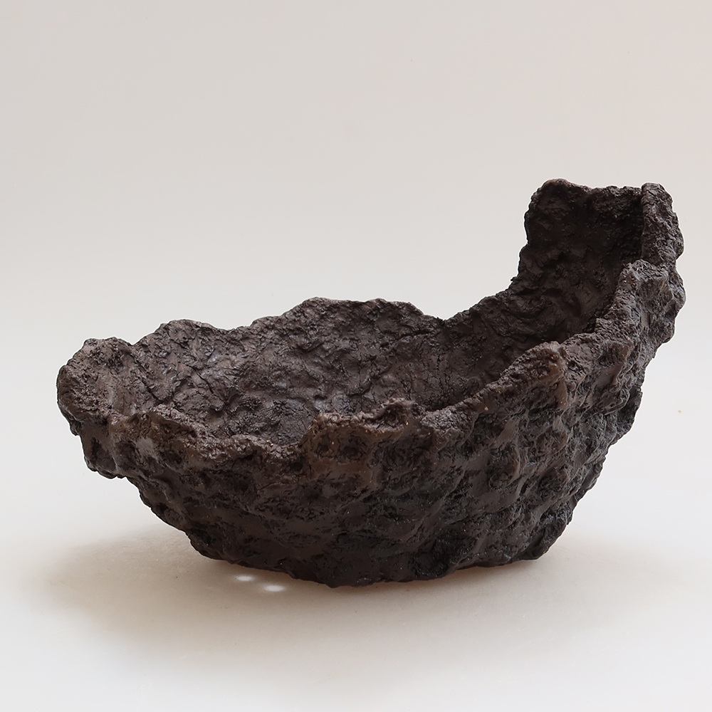 Ceramiczna skorupa 22 x 18 x 17 cm, kolor brązowy