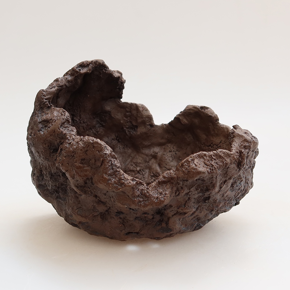 Ceramiczna skorupa 13,5 x 12 x 13 cm, kolor brązowy
