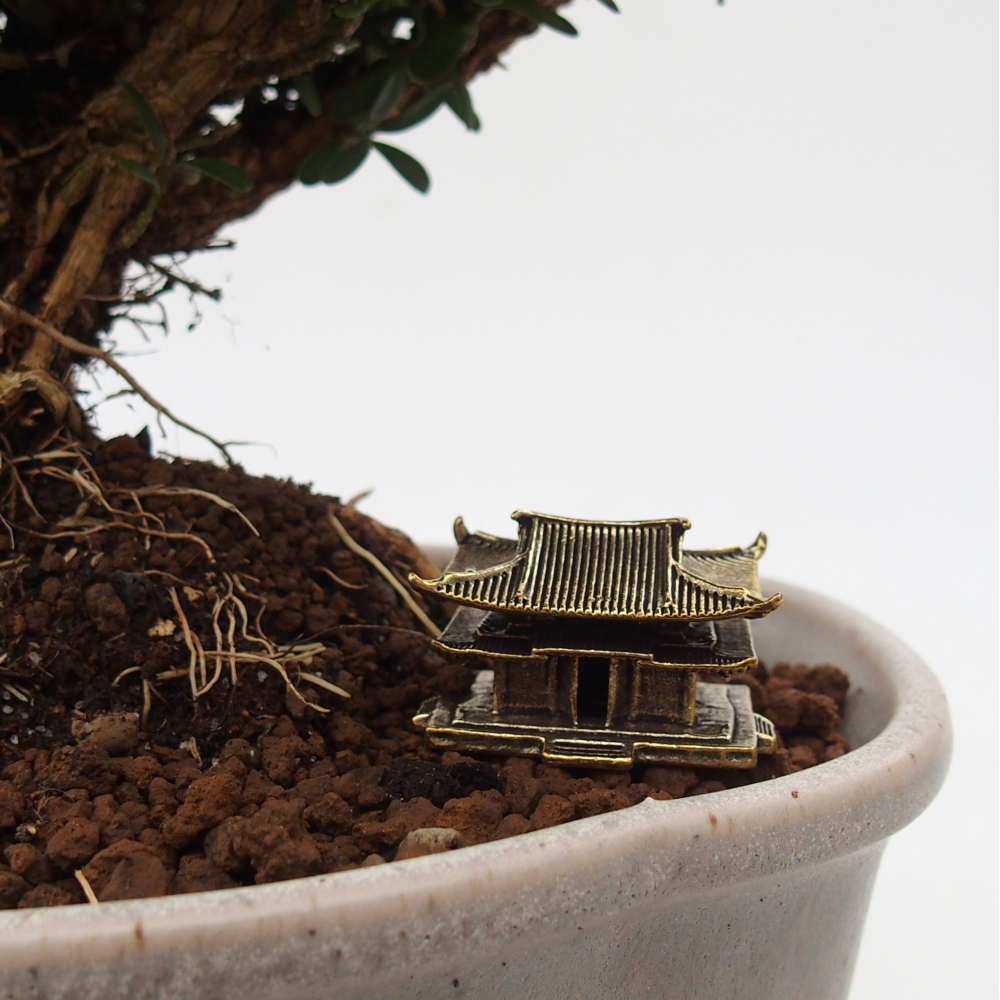 Metalowa figurka - chatka