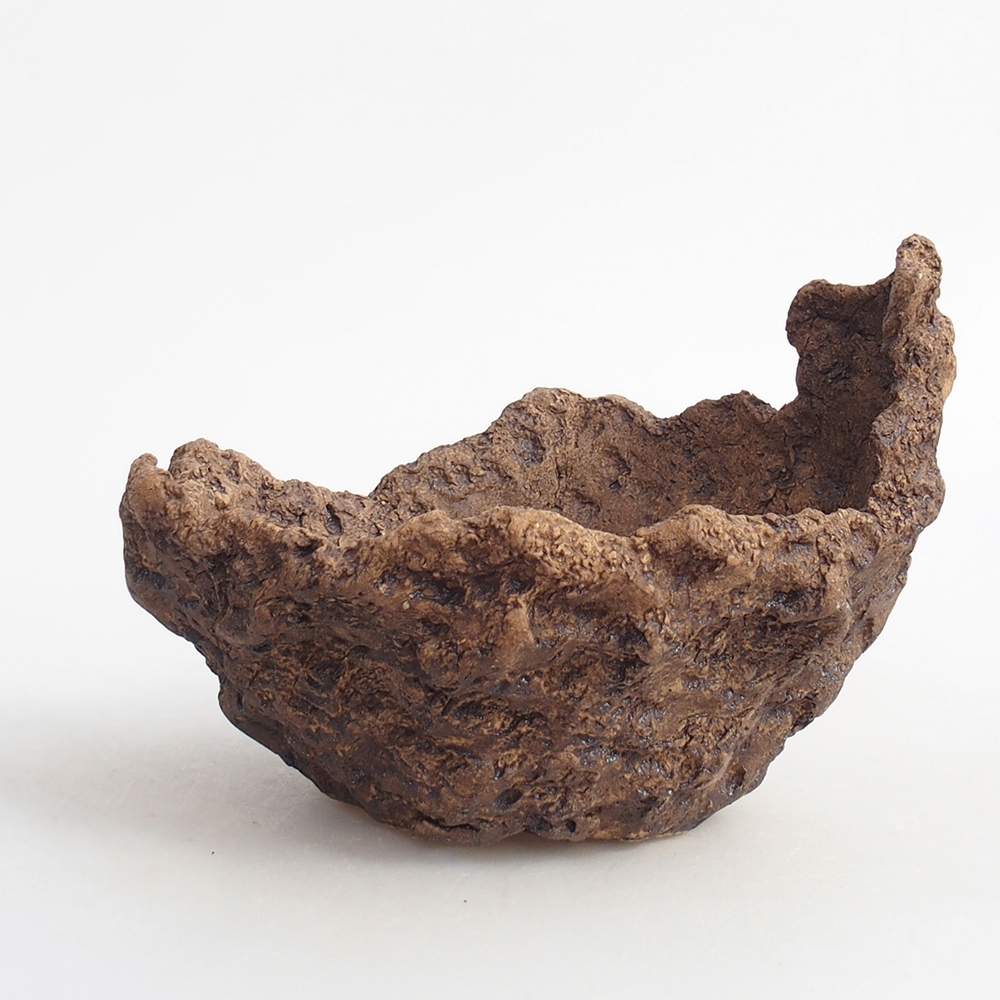 Ceramiczna muszla 13,5 x 12 x 11,5 cm, kolor brązowy