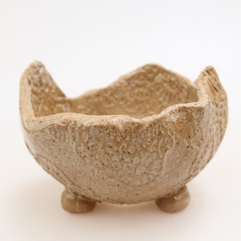 Ceramiczna muszla 9 x 8 x 6 cm, kolor beżowy