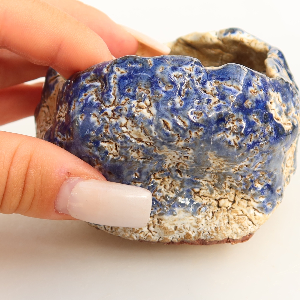 Ceramiczna skorupka  7,5 x 8 x 5,5 cm, kolor niebiesko-biały