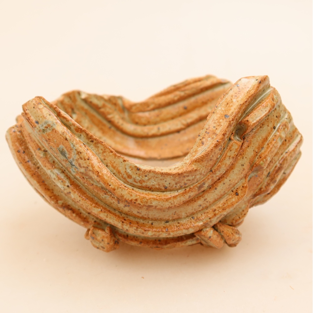 Ceramiczna skorupka  9 x 8,5 x 5,5 cm, kolor beżowy