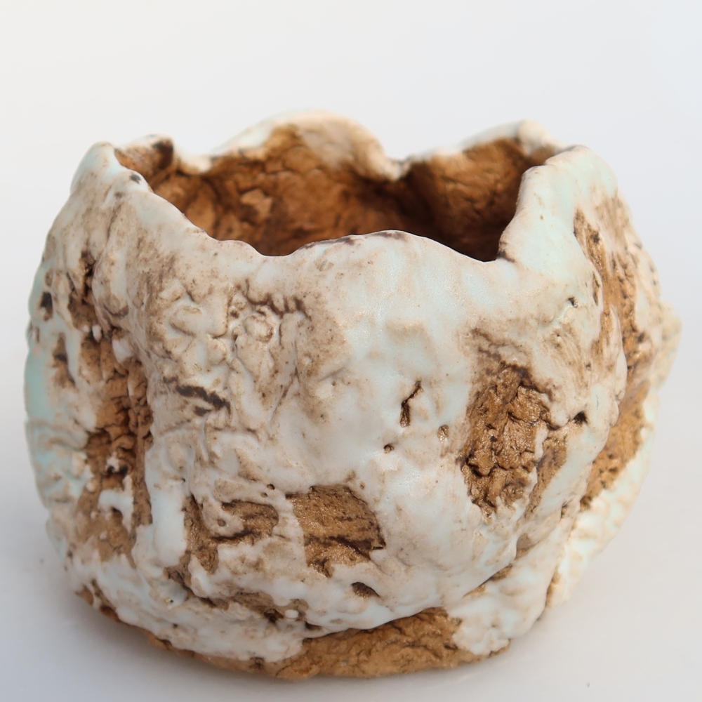 Ceramiczna skorupa  7 x 7 x 6 cm, kolor biało-brązowy