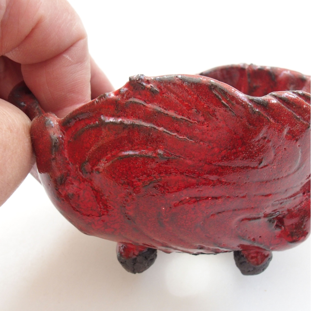 Muszla ceramiczna 9,5 x 8 x 5 cm, kolor czerwony