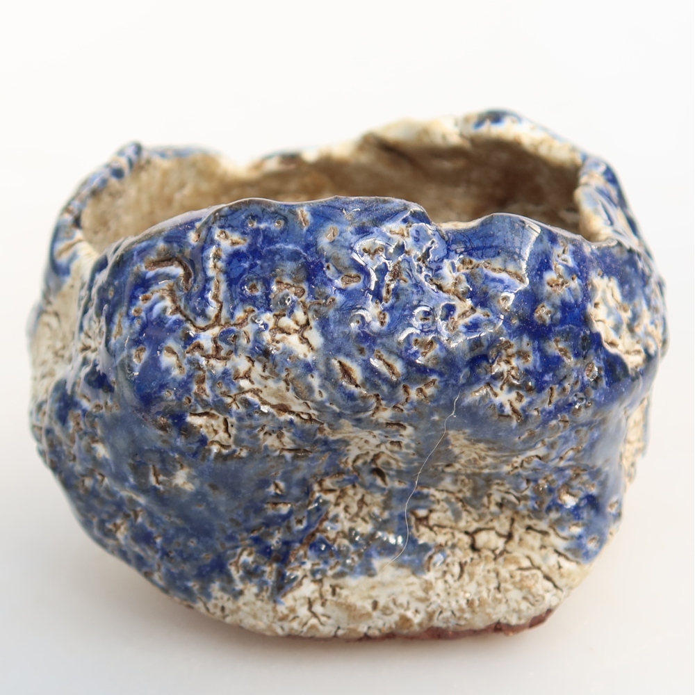 Ceramiczna skorupka  7,5 x 8 x 5,5 cm, kolor niebiesko-biały